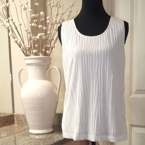 Chico's Textured White Tank Top With A Hint Of Sparkle 💖✨